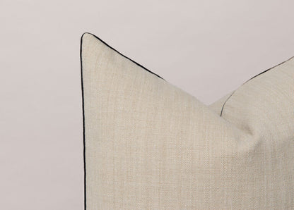 Cojín Beige Contorno Negro 60 x 60